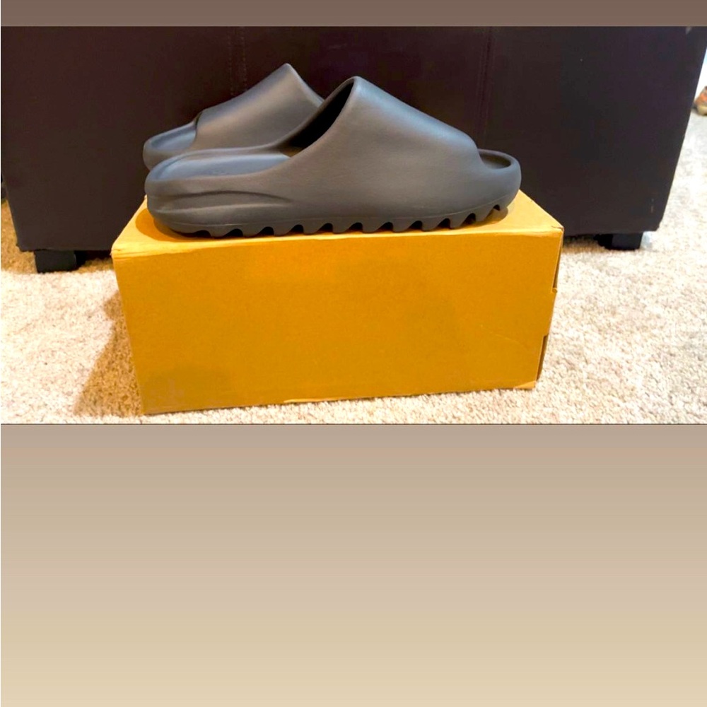 Yeezy Onyx Slide